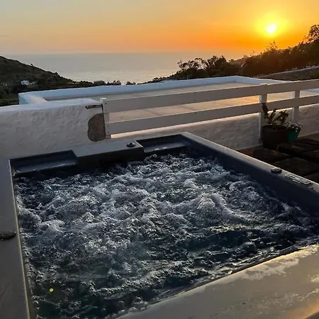 Sea & Sunset View Chora With Private Jacuzzi Сasa de vacaciones